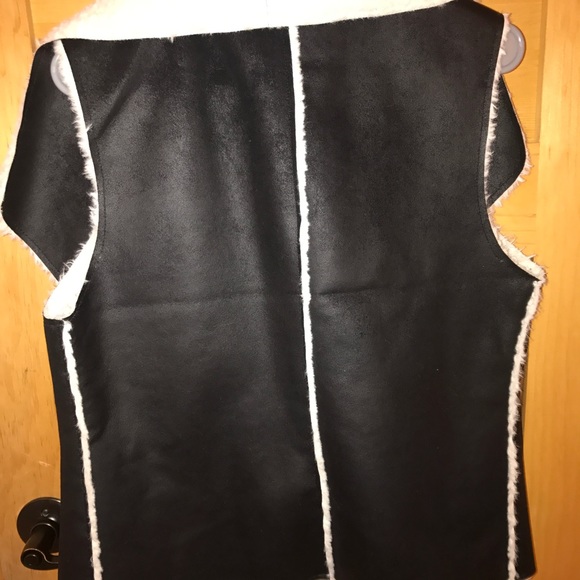 Dylan Sherpa Vest - Picture 2 of 4